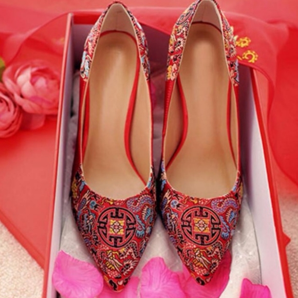 Chinese red embroidered shoes - Picture 4 of 4